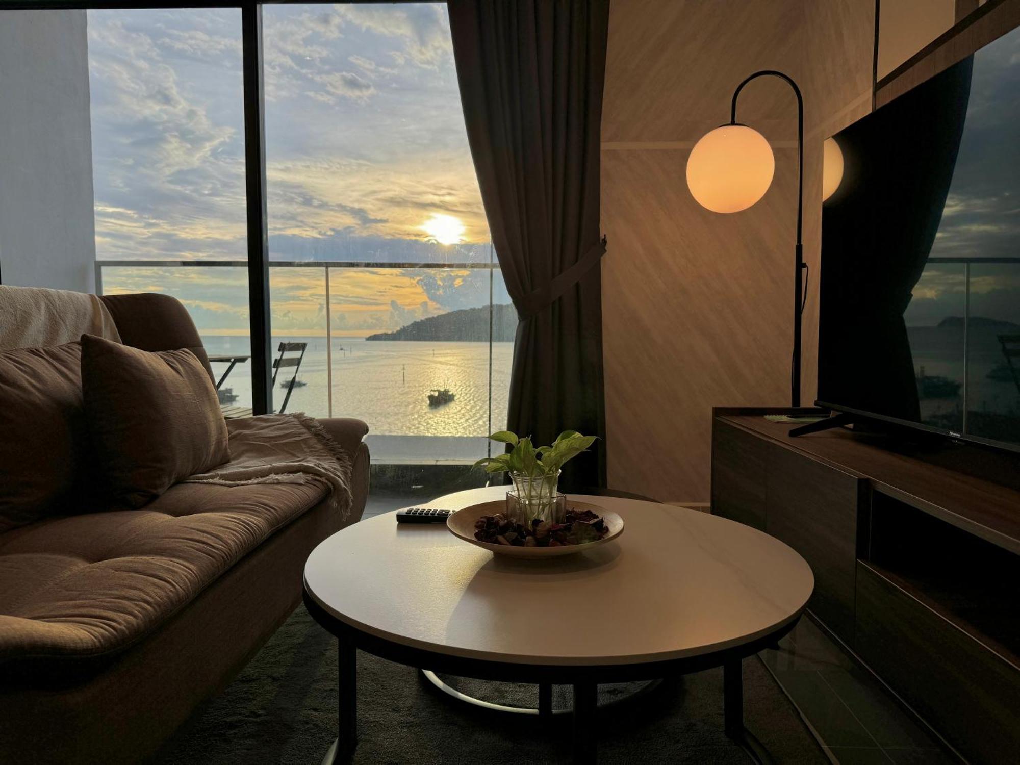 The Shore Cbd Kota Kinabalu By Laxzone Suite Eksteriør billede