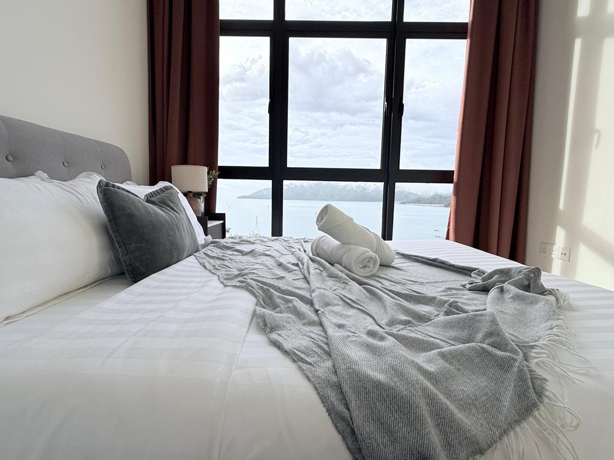 The Shore Cbd Kota Kinabalu By Laxzone Suite Eksteriør billede